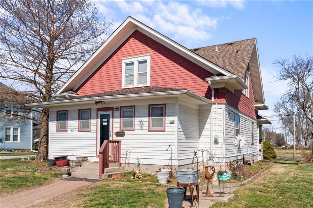 215 E Maple Street — photo 9