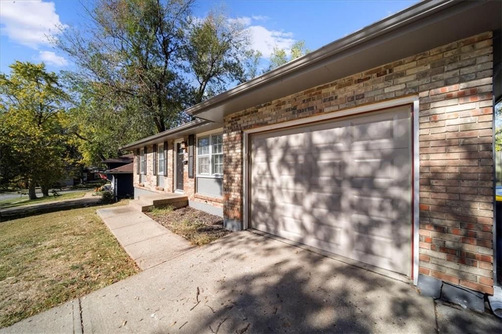 11816 Beacon Avenue — photo 11