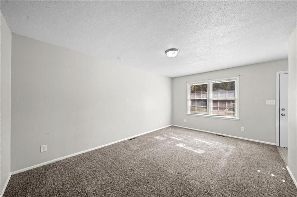 11816 Beacon Avenue — photo 17