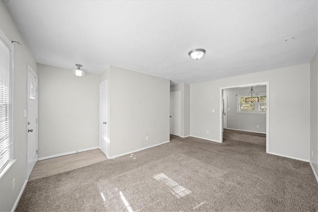 11816 Beacon Avenue — photo 18