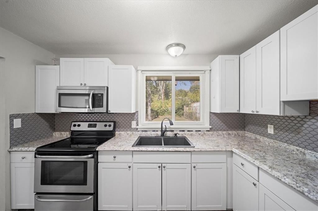 11816 Beacon Avenue — photo 24