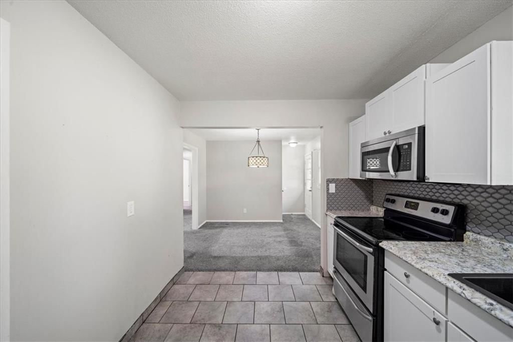 11816 Beacon Avenue — photo 25
