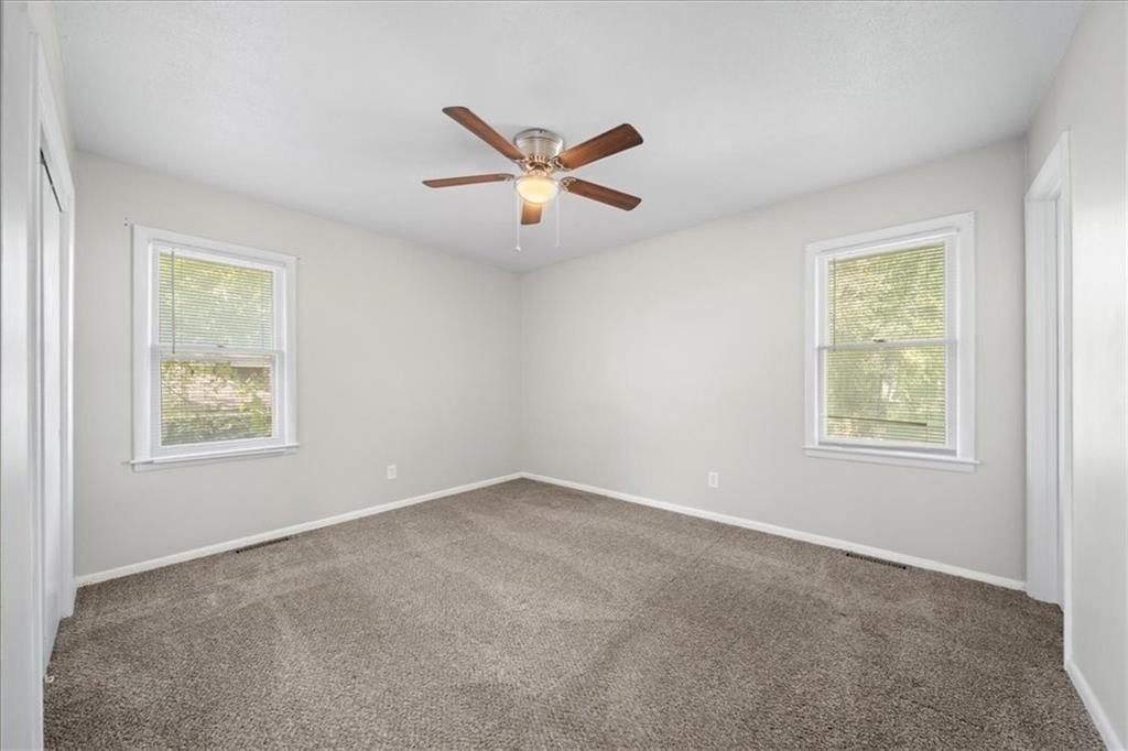 11816 Beacon Avenue — photo 32