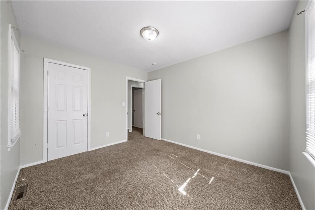 11816 Beacon Avenue — photo 34