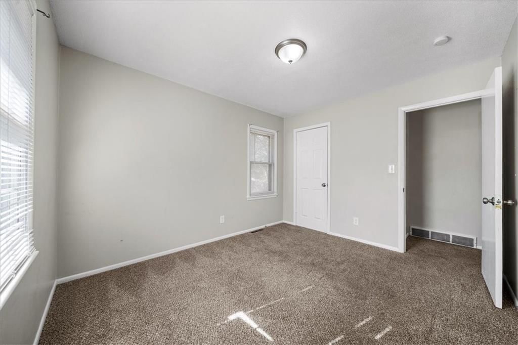 11816 Beacon Avenue — photo 35