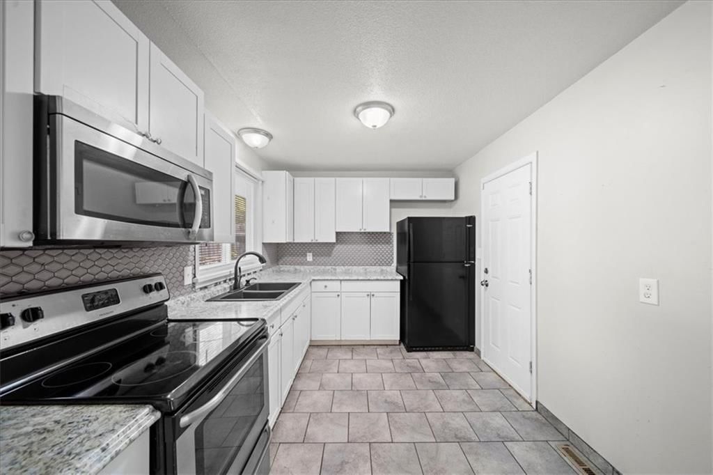 11816 Beacon Avenue — photo 6