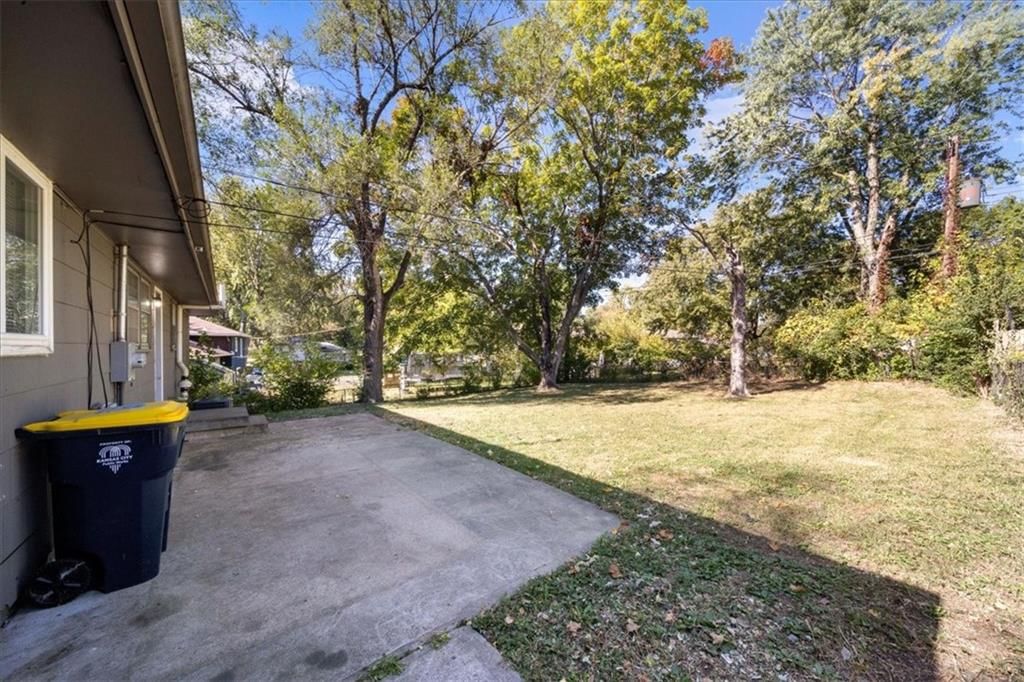 11816 Beacon Avenue — photo 51