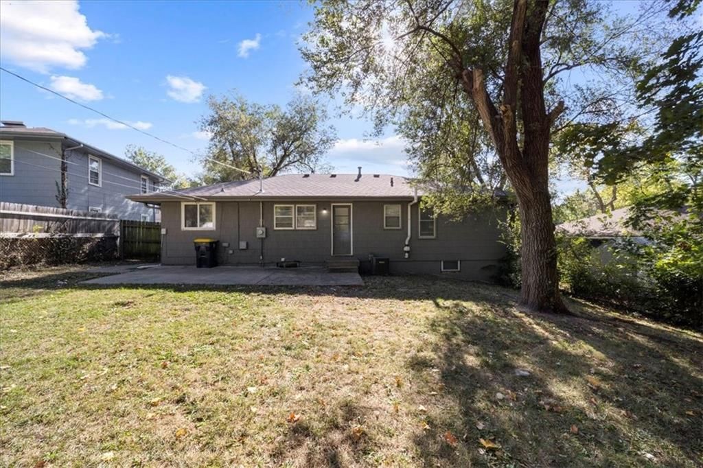11816 Beacon Avenue — photo 53