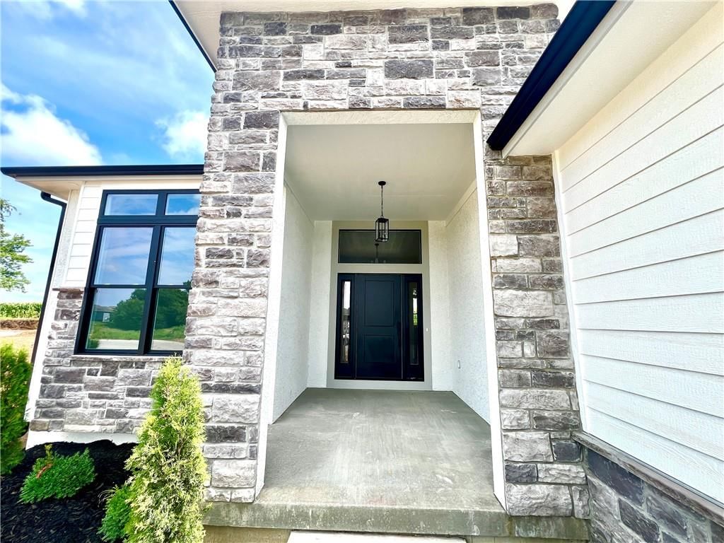 1405 Larson Avenue — photo 2