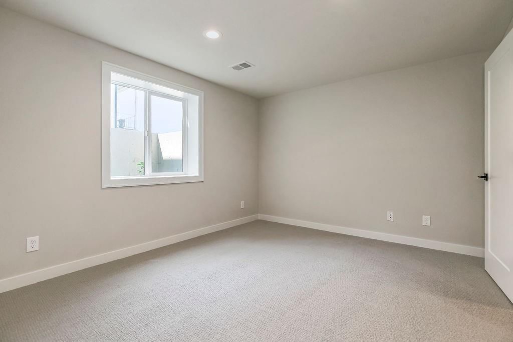 9341 Carbondale Street — photo 28