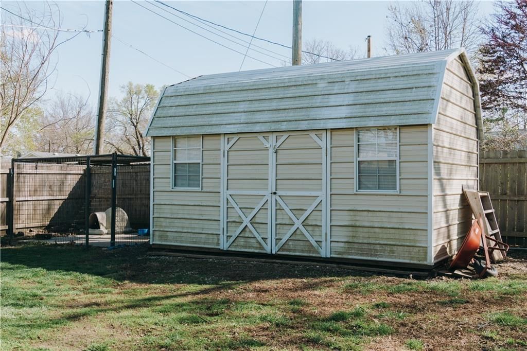 403 W Elm Street — photo 18