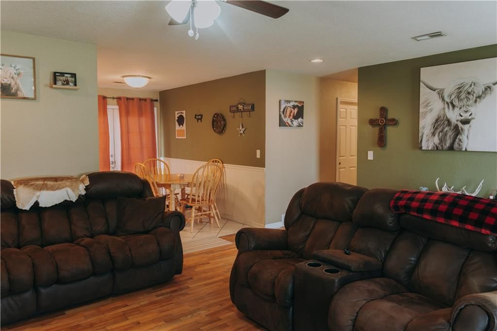 403 W Elm Street — photo 5