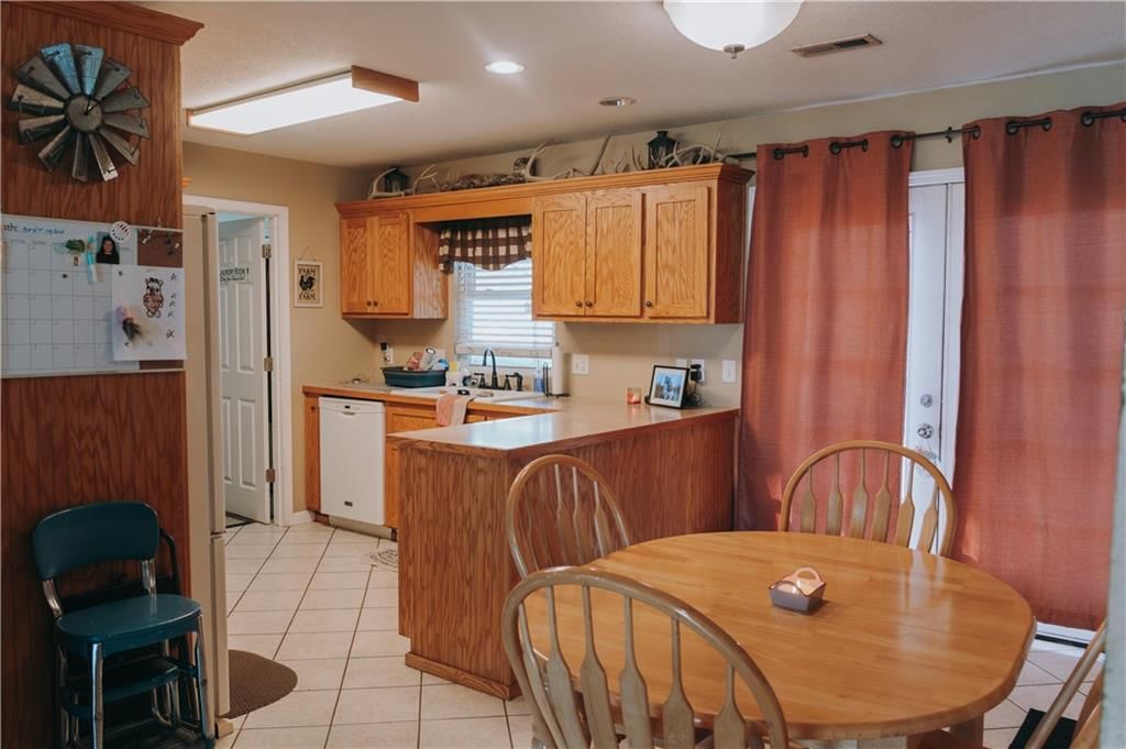 403 W Elm Street — photo 8
