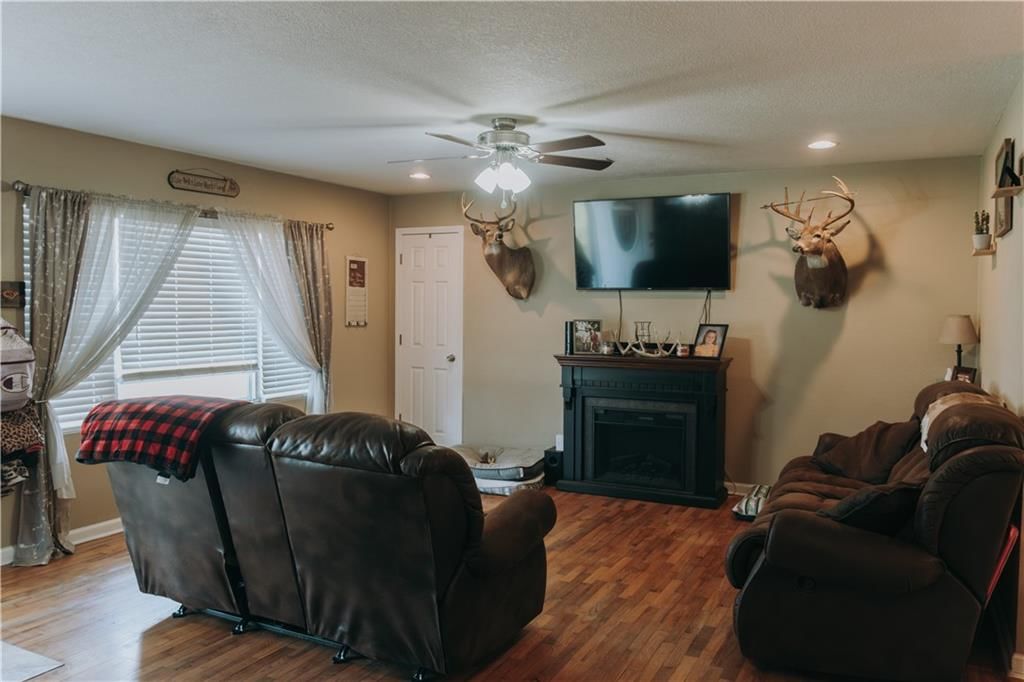 403 W Elm Street — photo 9