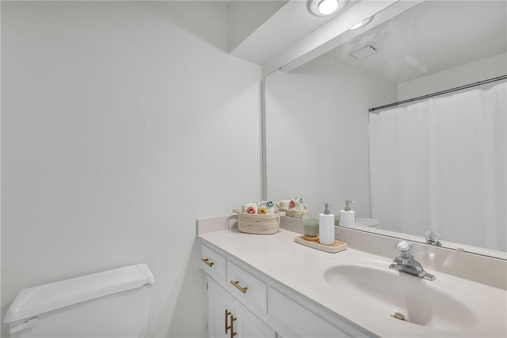 12111 Melrose Street — photo 30