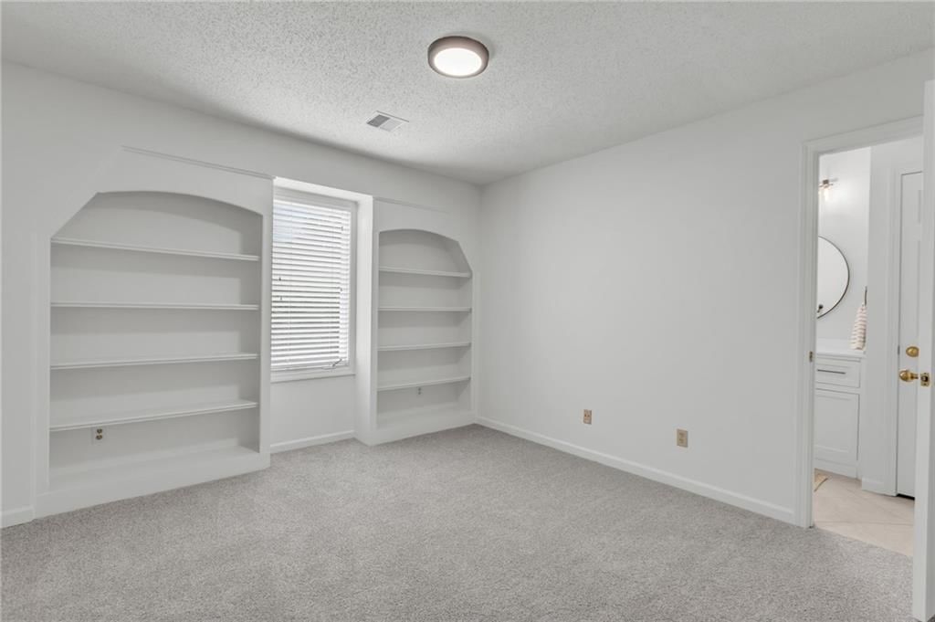 12111 Melrose Street — photo 32