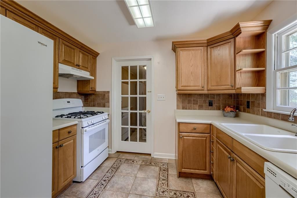 6916 W 77th Terrace — photo 8