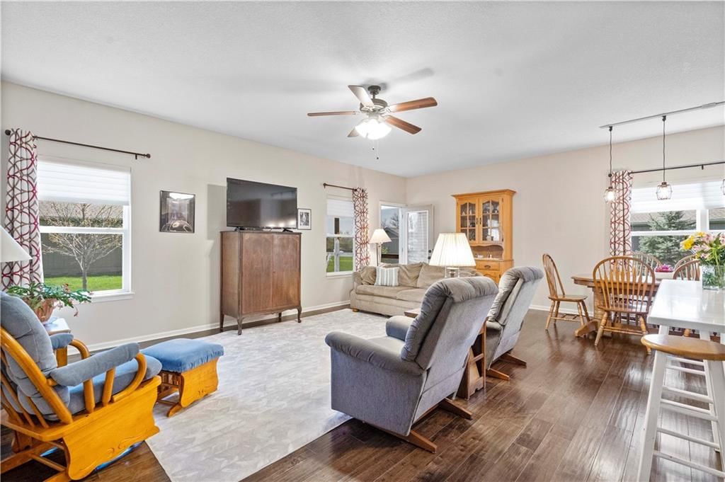 397 E Pawnee Lane — photo 8