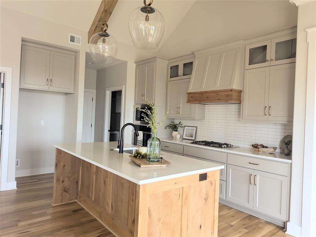 20287 Barker Street — photo 13