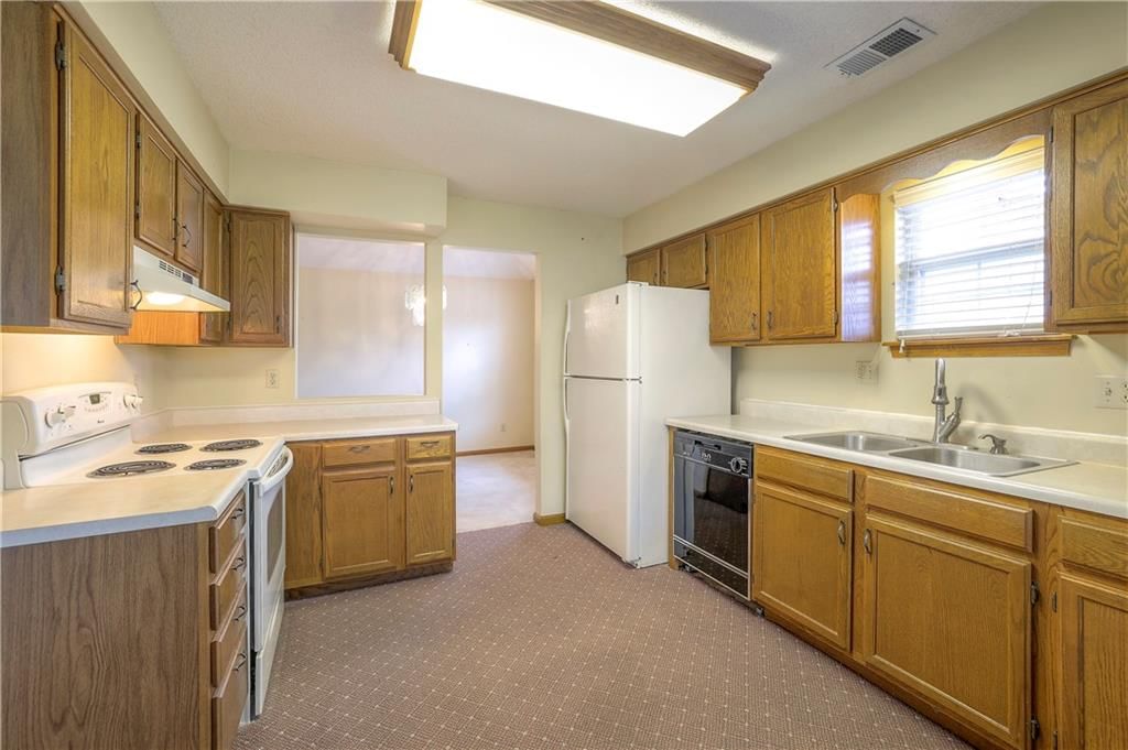 1209 E 118th Street — photo 12