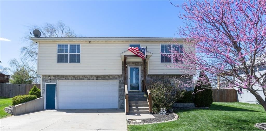 612 High Prairie Place, Tonganoxie, KS