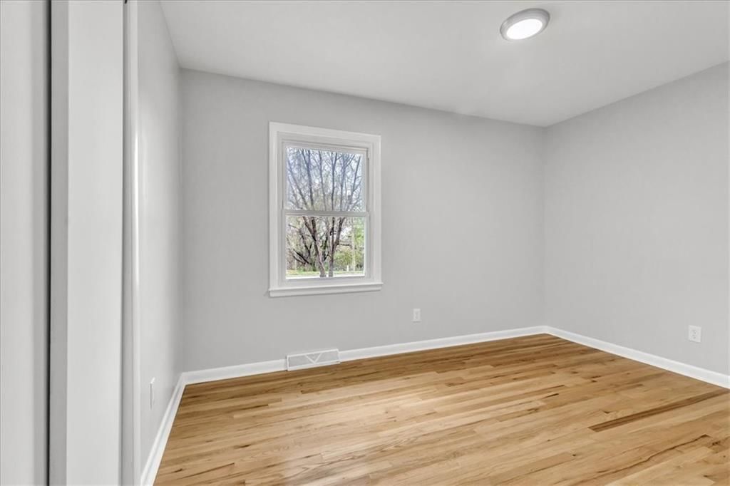 706 N 7 Highway — photo 17