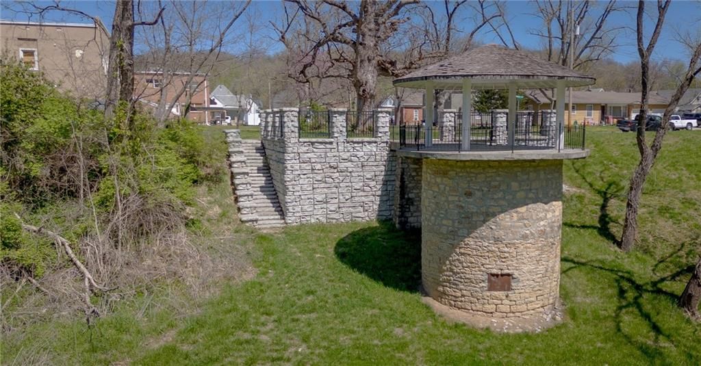 618 Park Avenue — photo 31