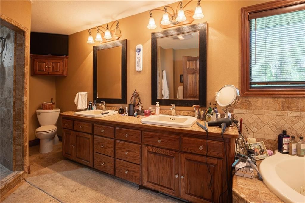 410 W Cleveland Street — photo 17
