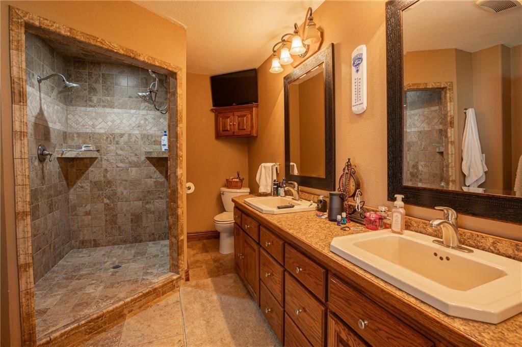 410 W Cleveland Street — photo 18