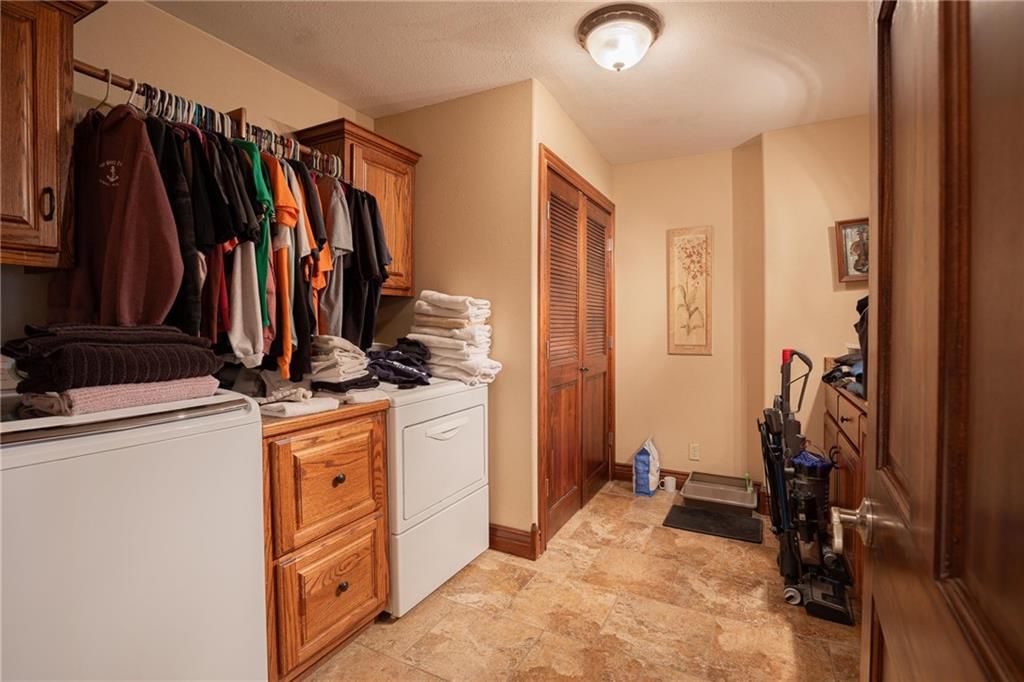 410 W Cleveland Street — photo 20