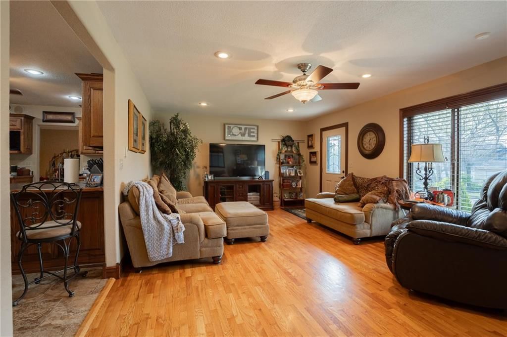 410 W Cleveland Street — photo 5