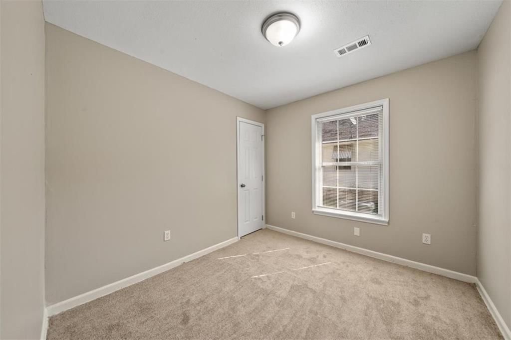 101 E Line Street — photo 11