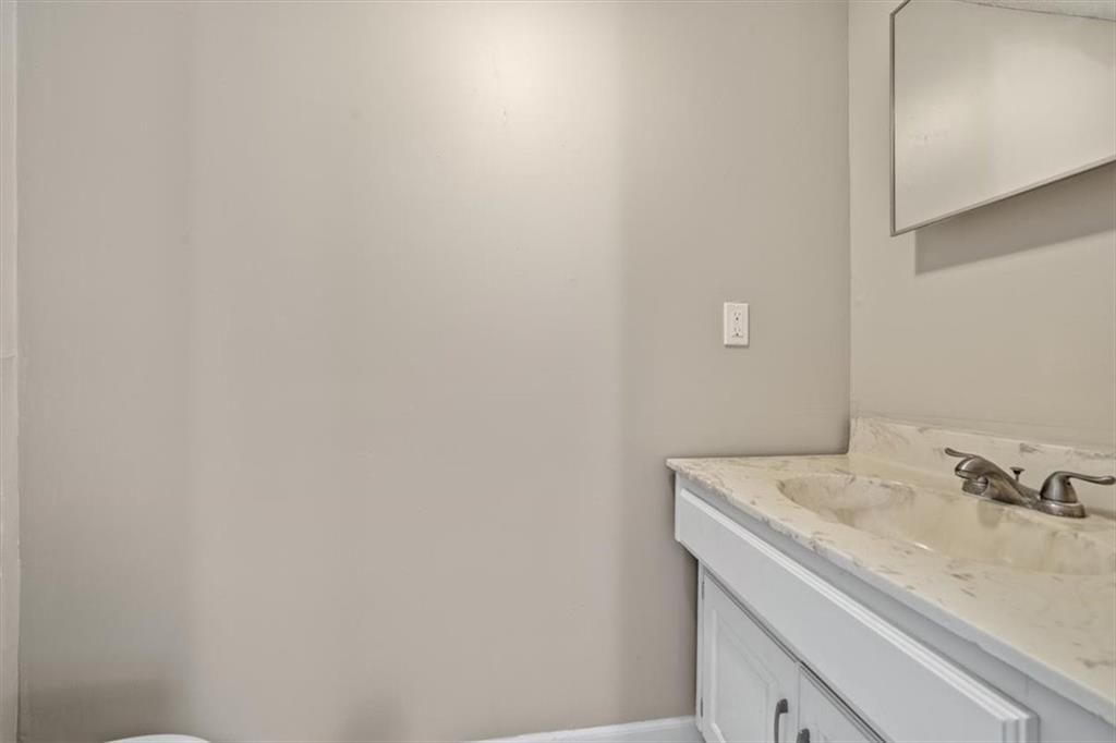 101 E Line Street — photo 14