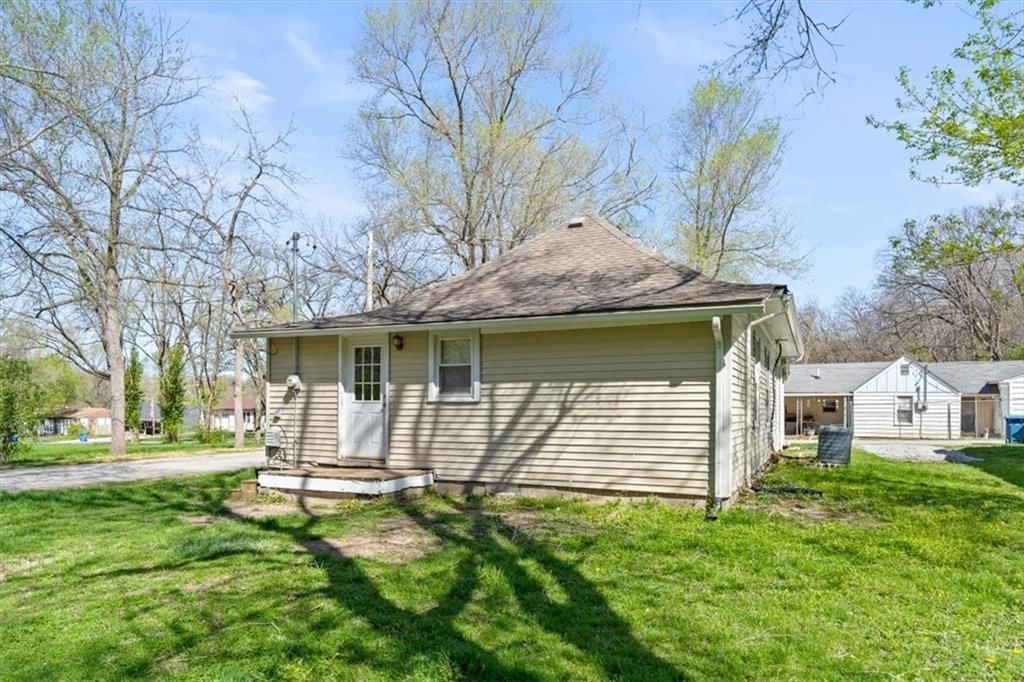 101 E Line Street — photo 16