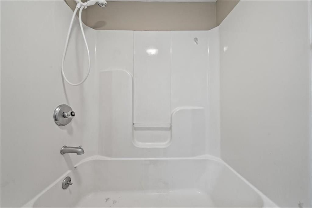 101 E Line Street — photo 10