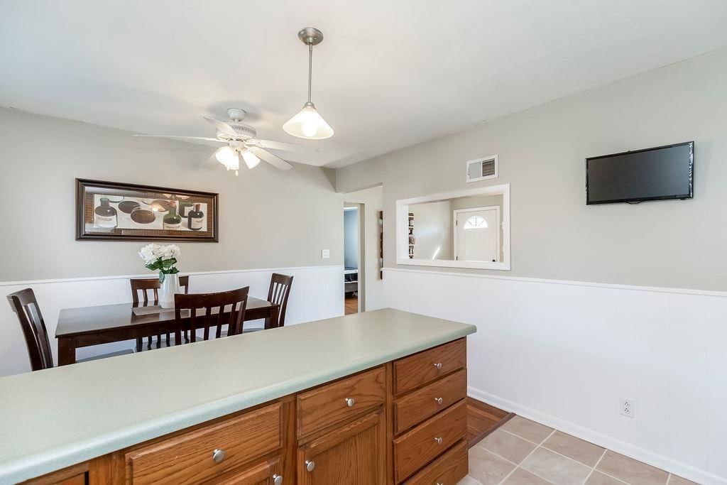 11410 W 70th Terrace — photo 9