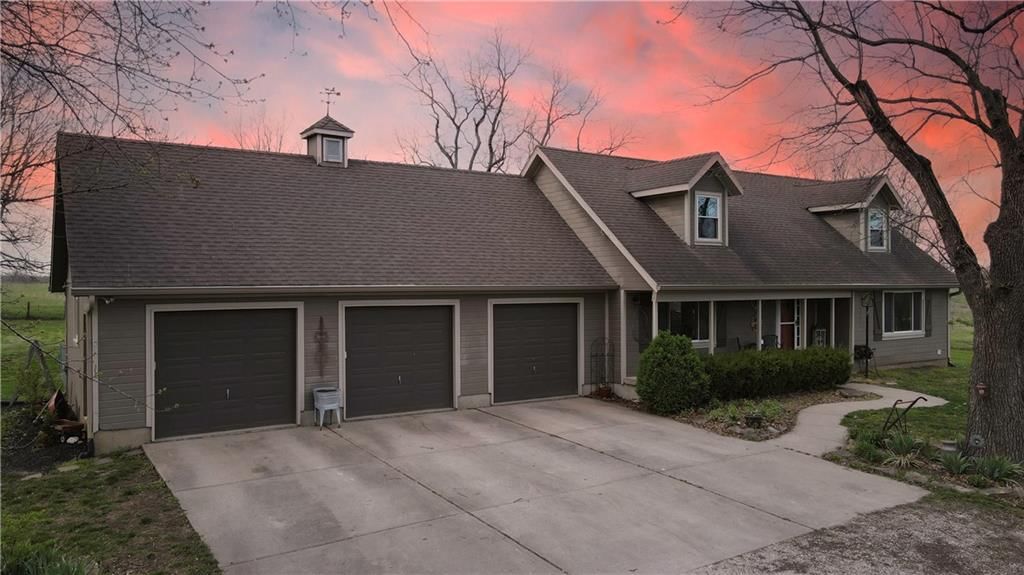 11910 E Brook Field Drive, Peculiar, MO
