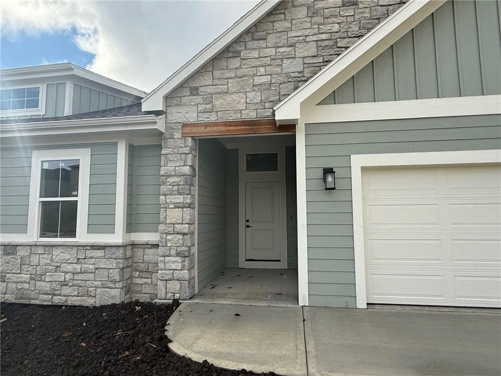 8532 Valley Spring Drive — photo 2