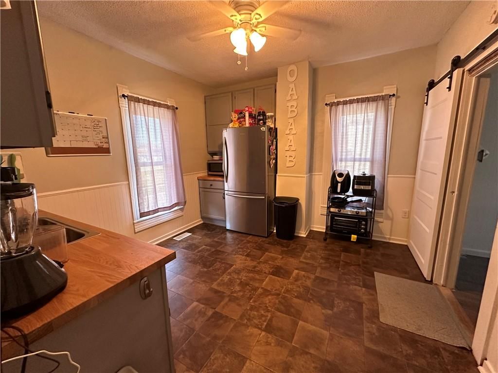 423 W 6TH Street — photo 18