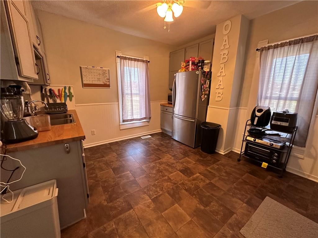 423 W 6TH Street — photo 19