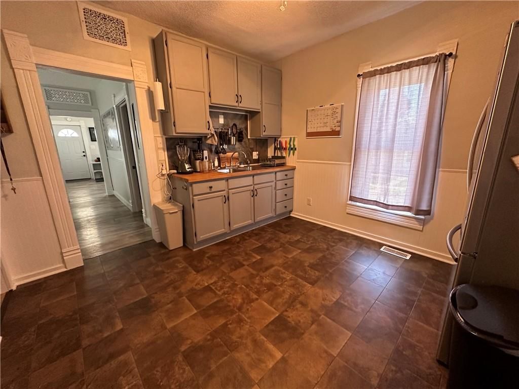 423 W 6TH Street — photo 20