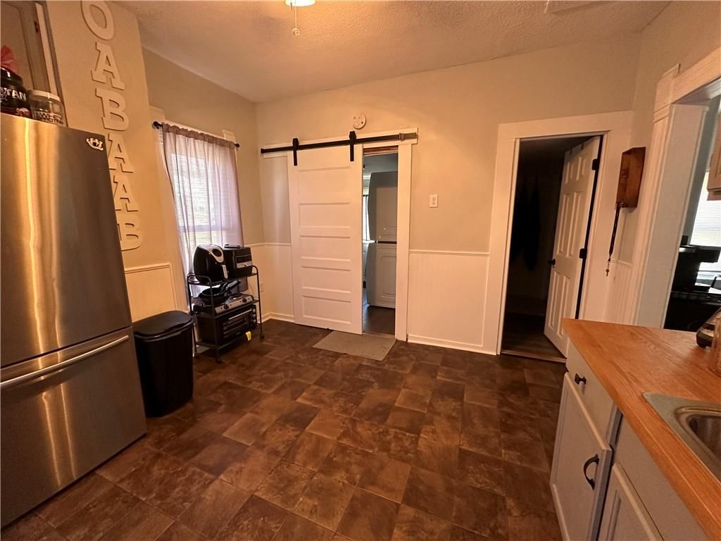 423 W 6TH Street — photo 21