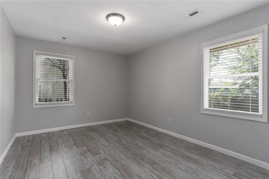 330 E Dryden Street — photo 16