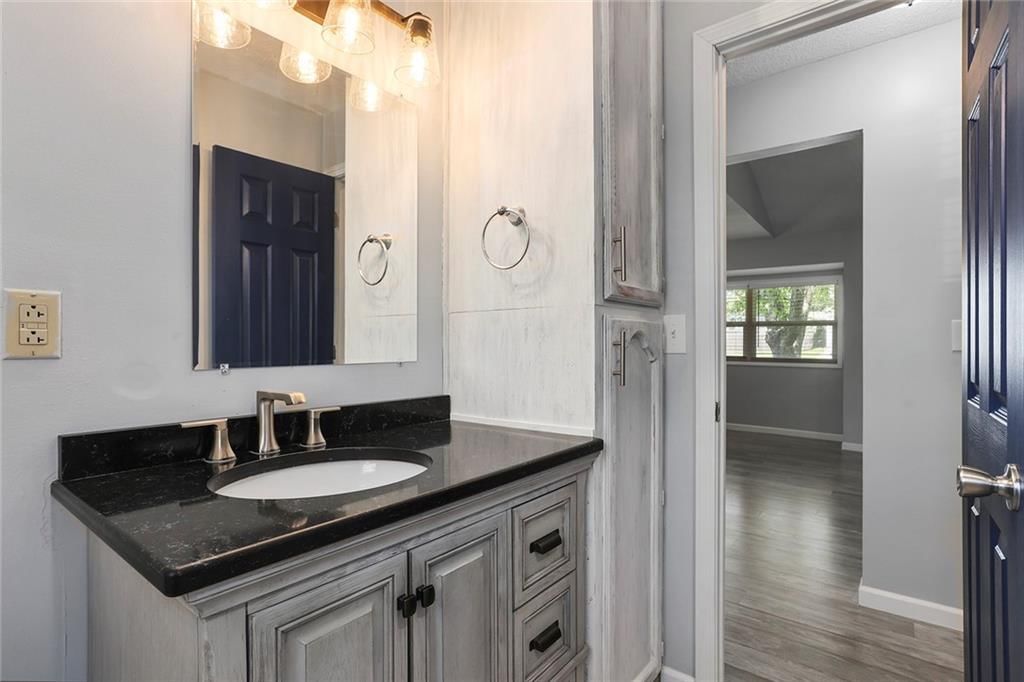 330 E Dryden Street — photo 20