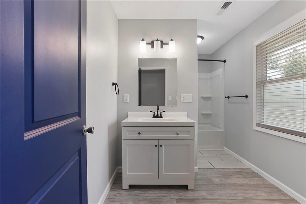 330 E Dryden Street — photo 27