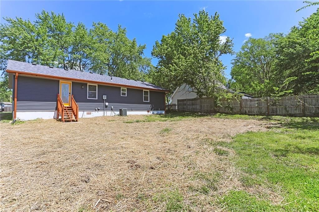330 E Dryden Street — photo 31