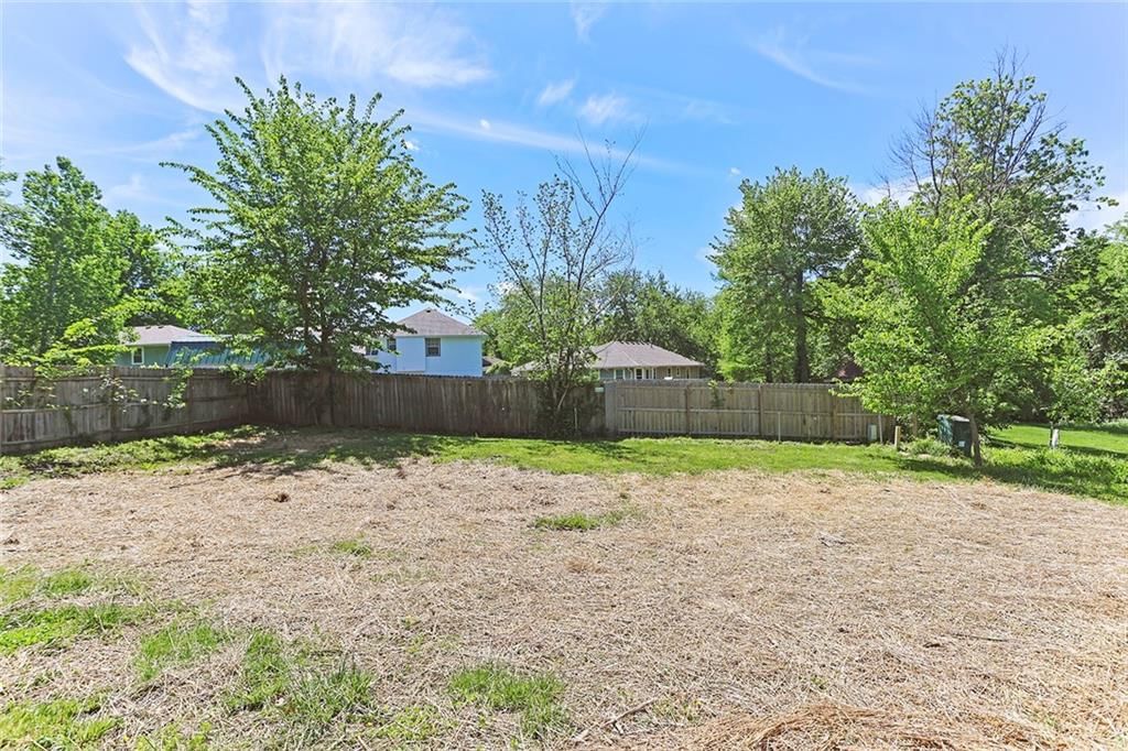 330 E Dryden Street — photo 32