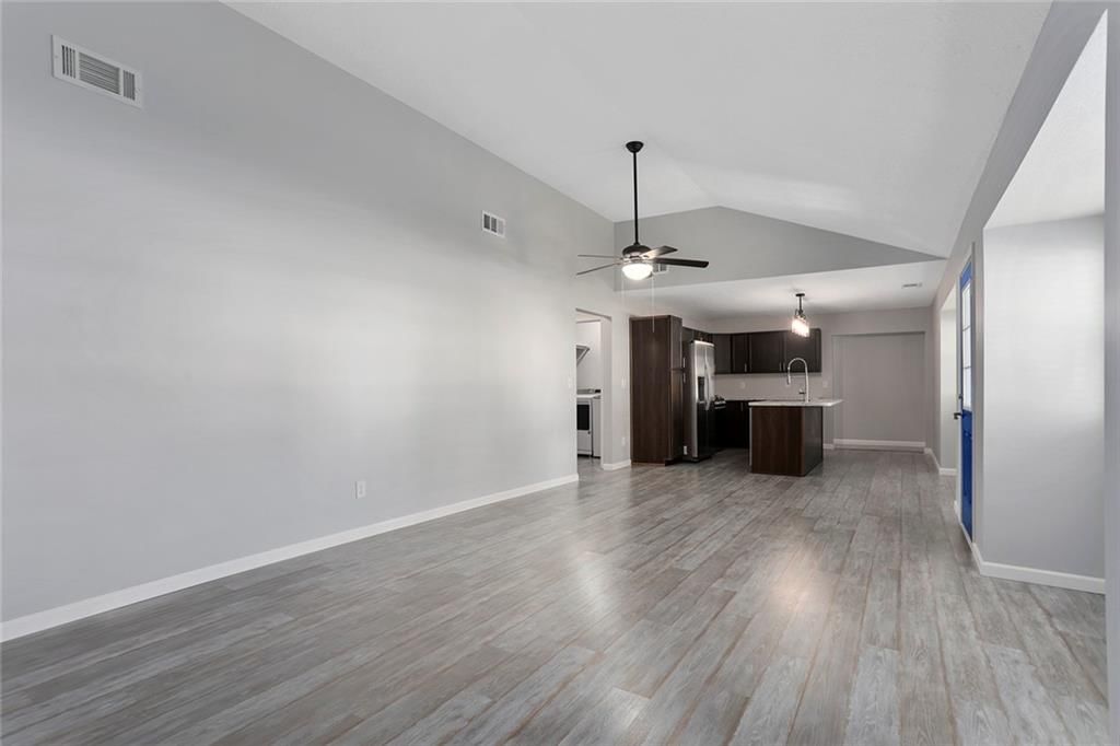 330 E Dryden Street — photo 9