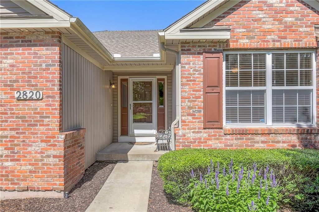 2820 S Woodbury Drive — photo 2