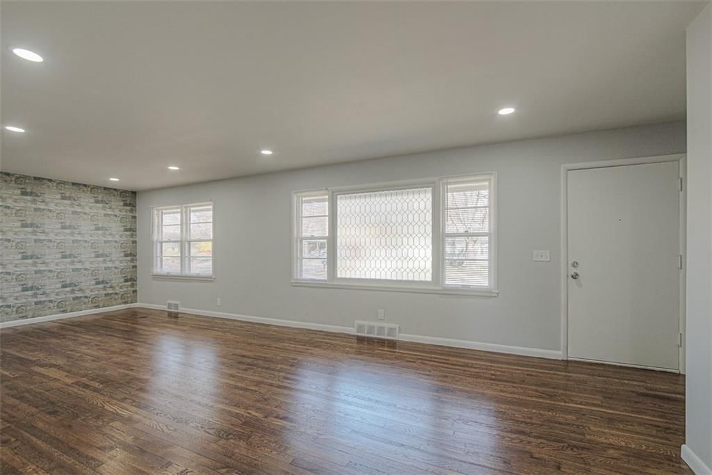 5404 Woodson Road — photo 17